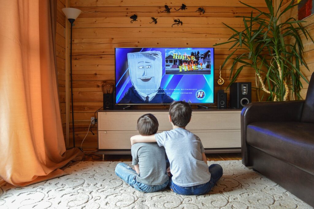 Какой телевизор выбрать для детской